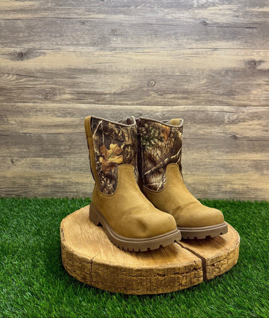 Academy Youth - Size 4D - Tan/Camo Zipper Boots Style 177701