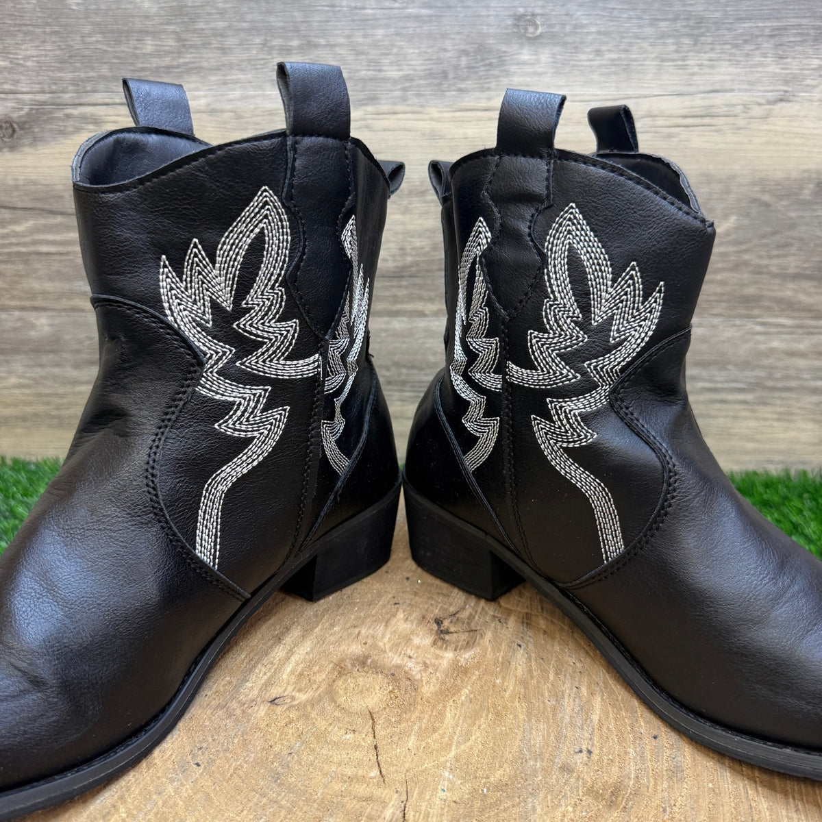 Unknown Women - Size 9 - Black Faux Leather Embroidered Ankle Boots