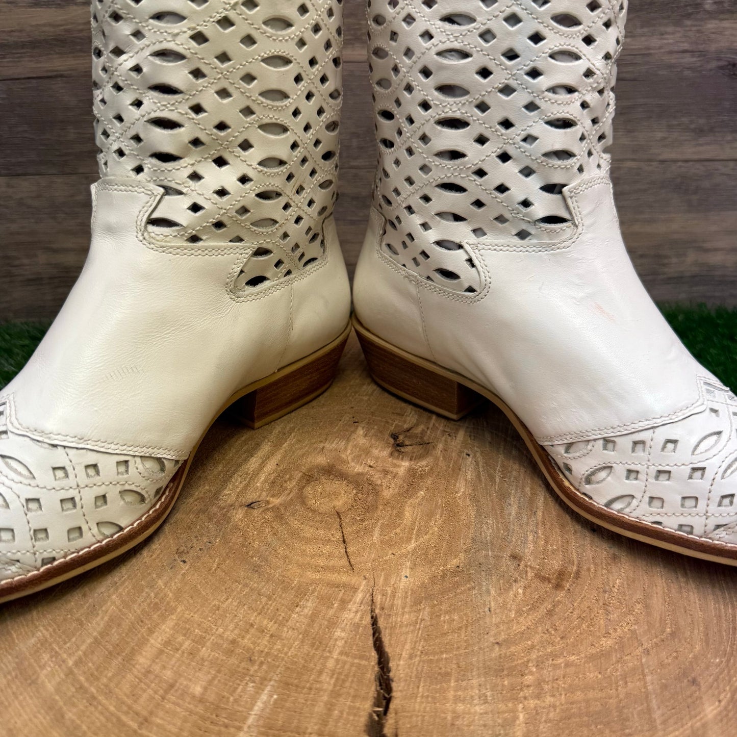 Nine West Women - Size 8.5M - White Waffle Boots Style Valencia