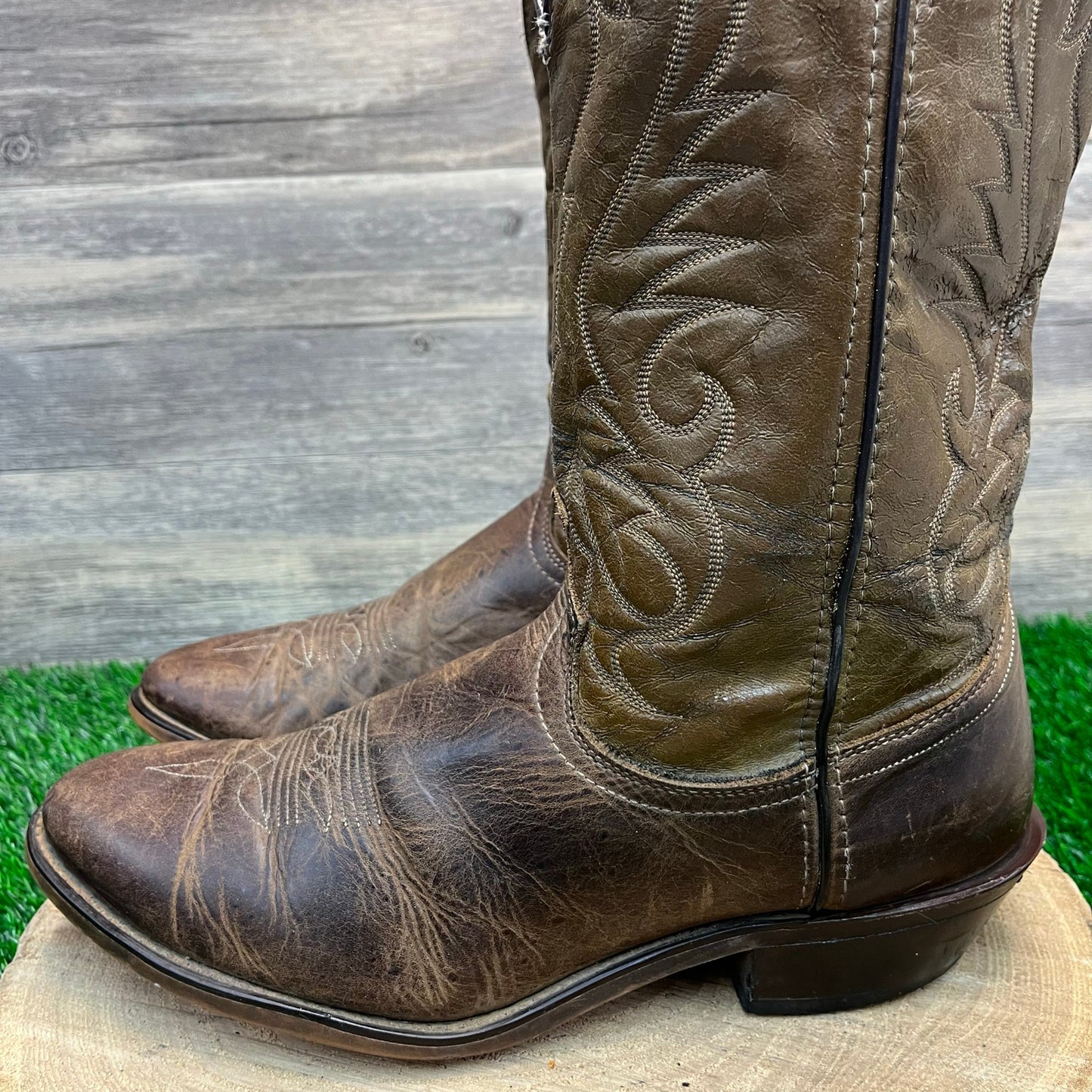 Laredo Men - Size 10.5EE - Vintage Brown Cowboy Boots Style 2573