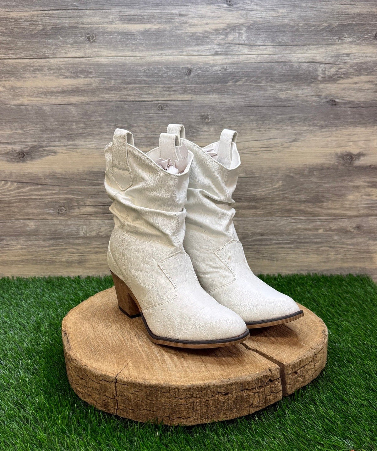 Charles Albert Women - Size 7M - White Vegan Leather Ankle Boots Style 08017