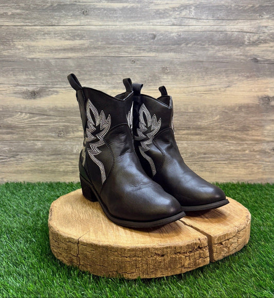 Unknown Women - Size 9 - Black Faux Leather Embroidered Ankle Boots