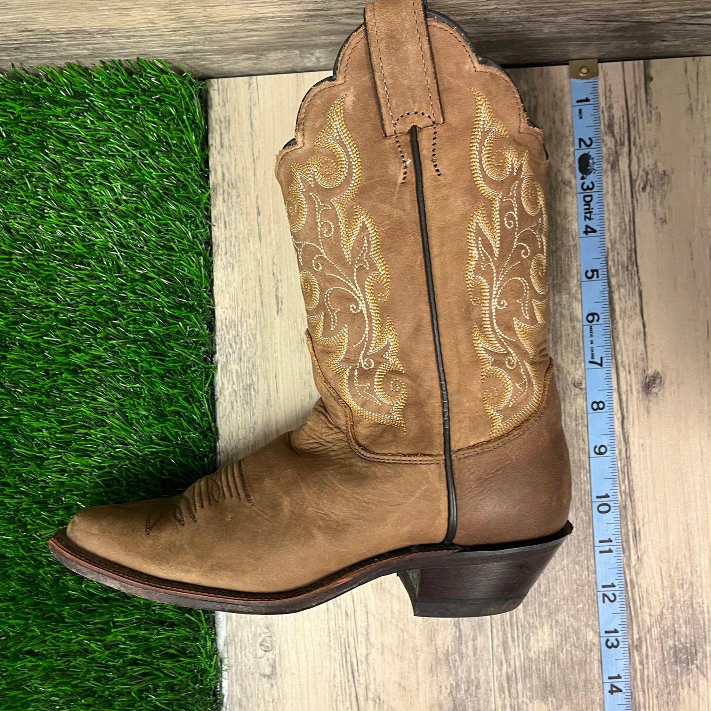 Justin Women - Size 6B - Tan Snip Toe Cowboy Boots Style L4933