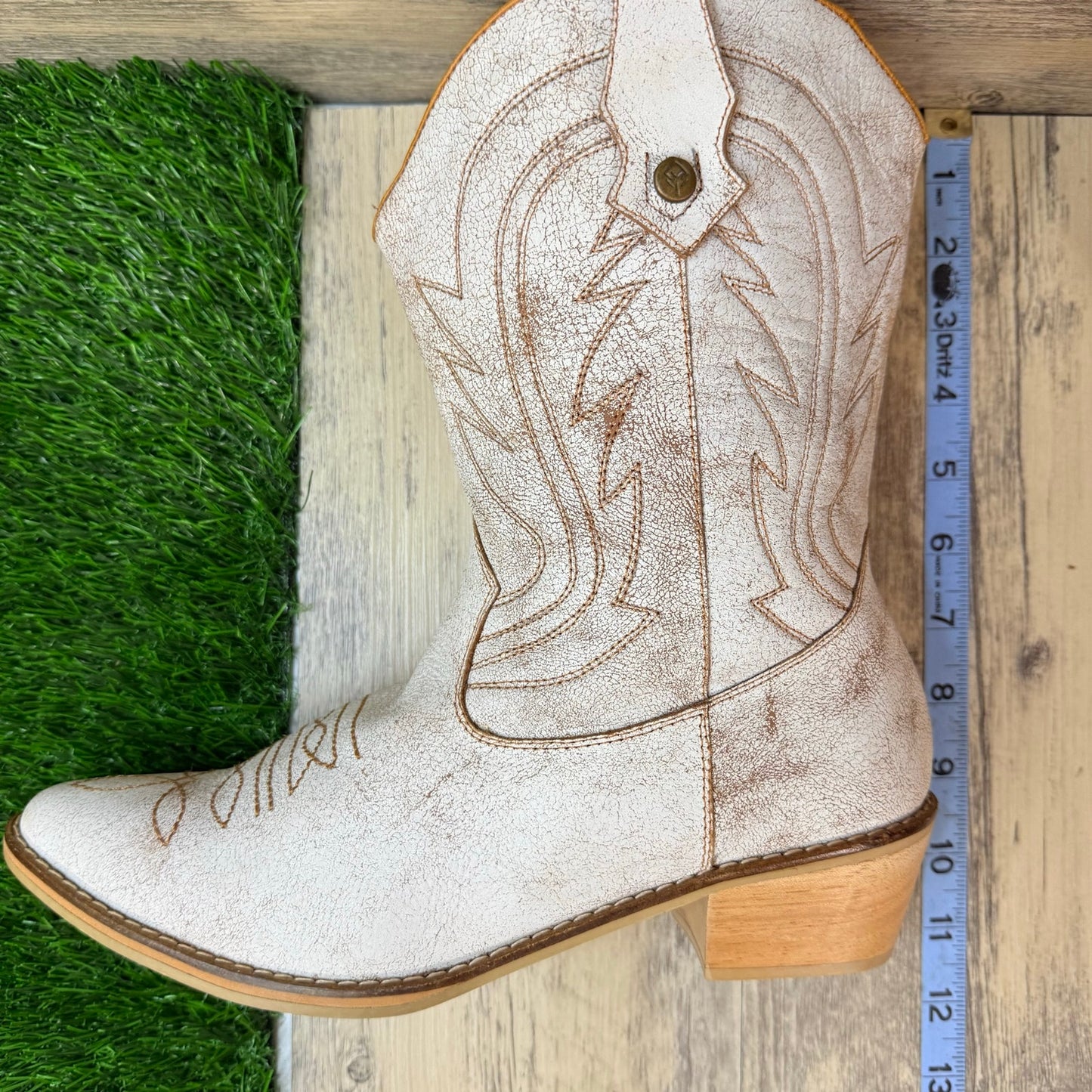 Lovetree Leather Women - Size 8 - Distressed White Short Ankle Style Boots