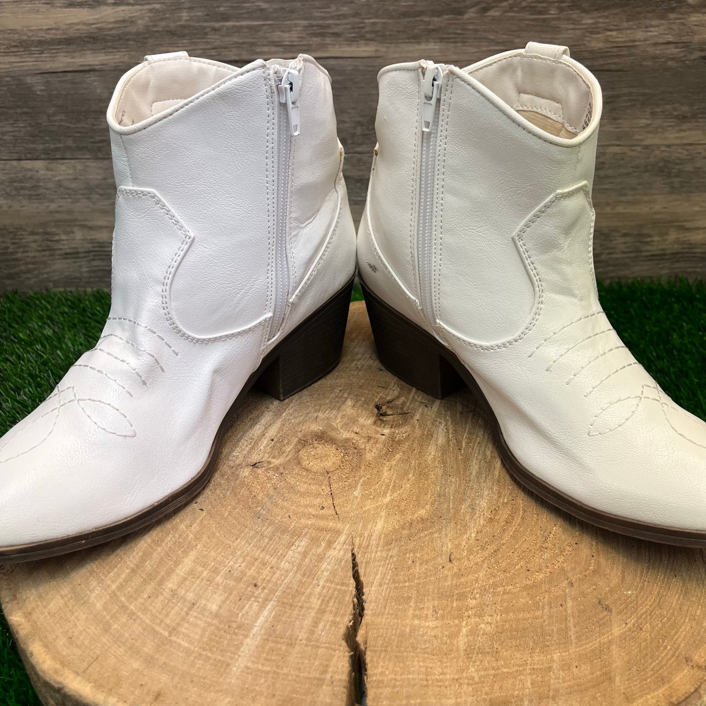 Rampage Women - Size 8M - White Faux Leather Ankle Boots Style ORA218