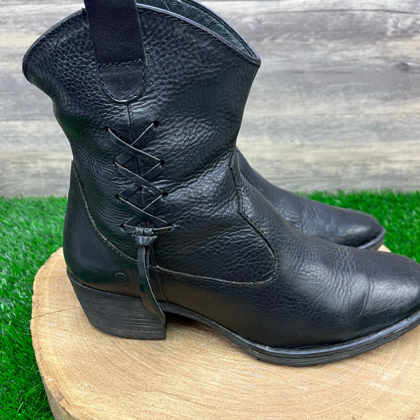 Born Women - Size 9 - Black Ankle Zipper Boots Style 32412