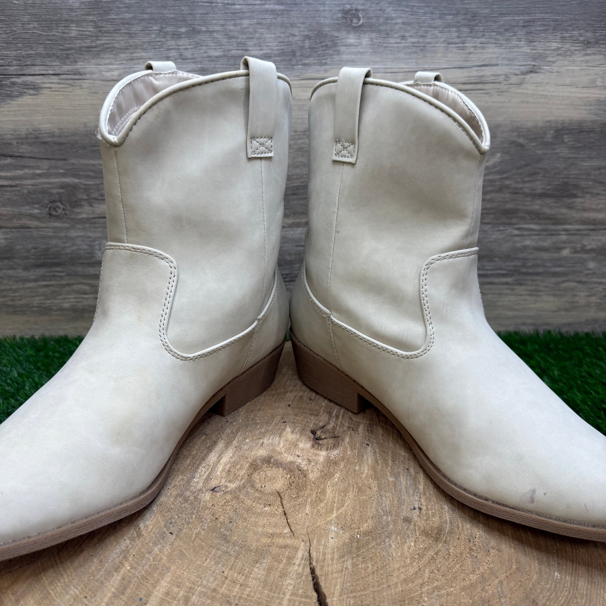Arizona Jean Co. Women - Size 10M - Cream Faux Leather Ankle Boots Style Meyer
