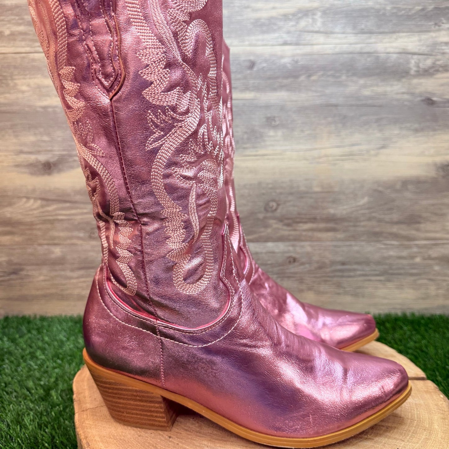 Unknown Women - Size 8 - Metallic Pink Faux Leather Western Cowboy Boots