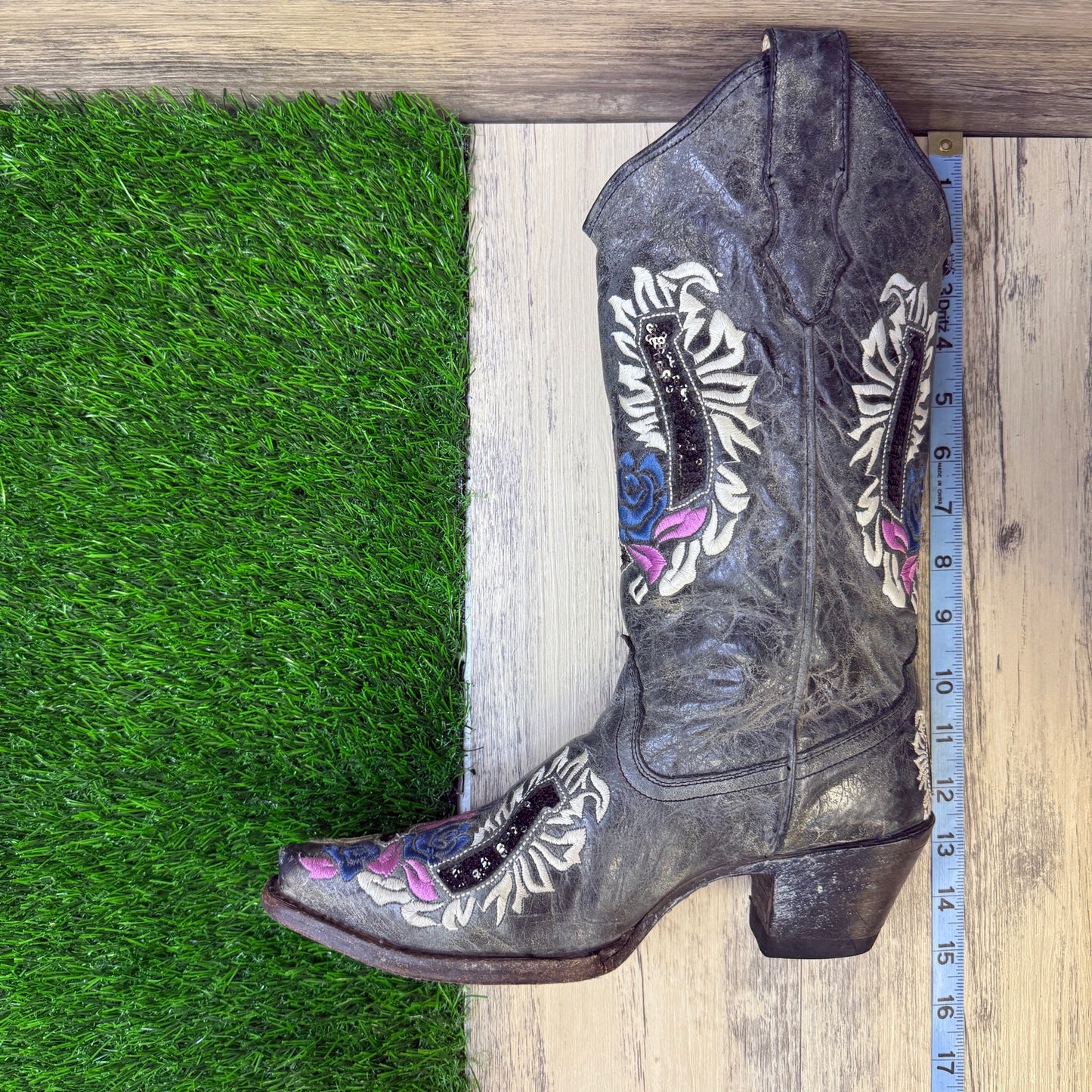 Corral Women - Size 8M - Gray Horseshoe Rose Snip Toe Cowboy Boots Style R2523