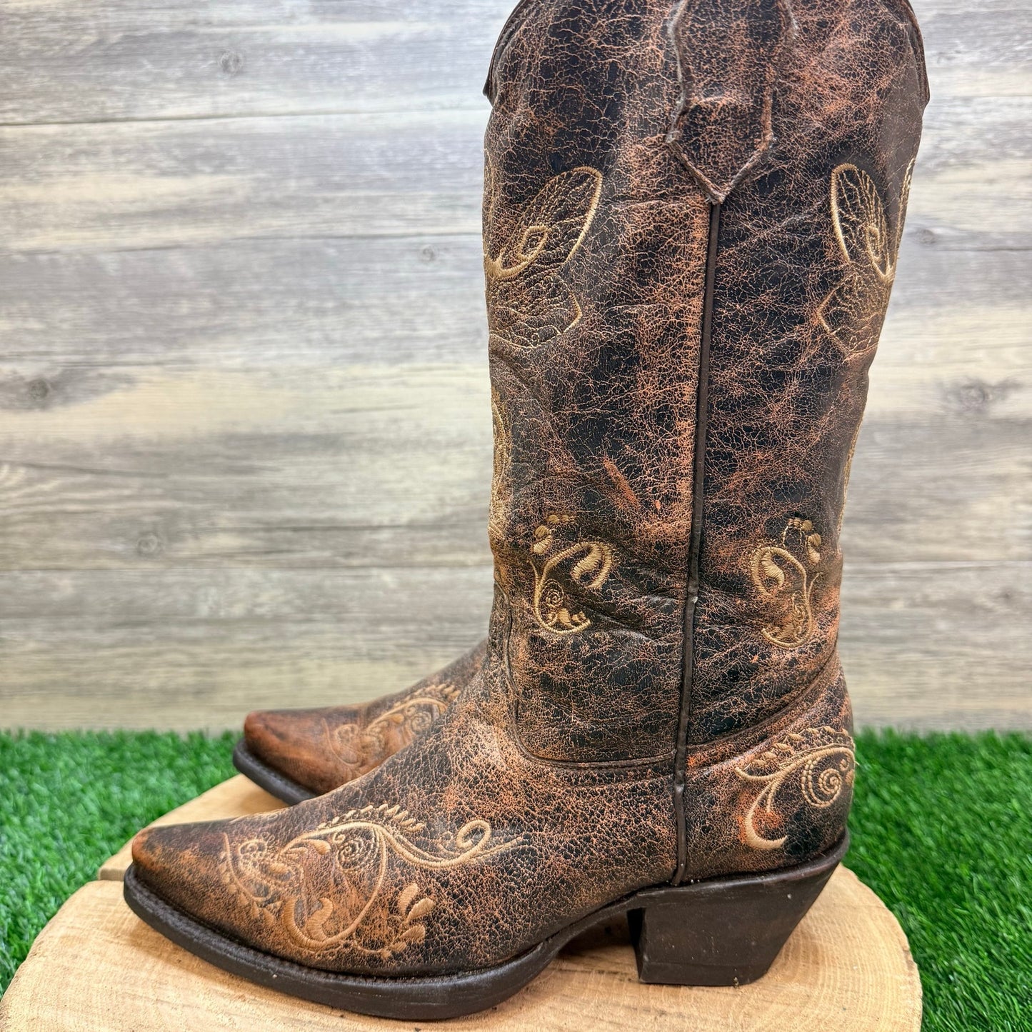 Circle G Women - Size 9M - Distr. Brown Dragonfly Snip Toe Cowboy Boots L5001