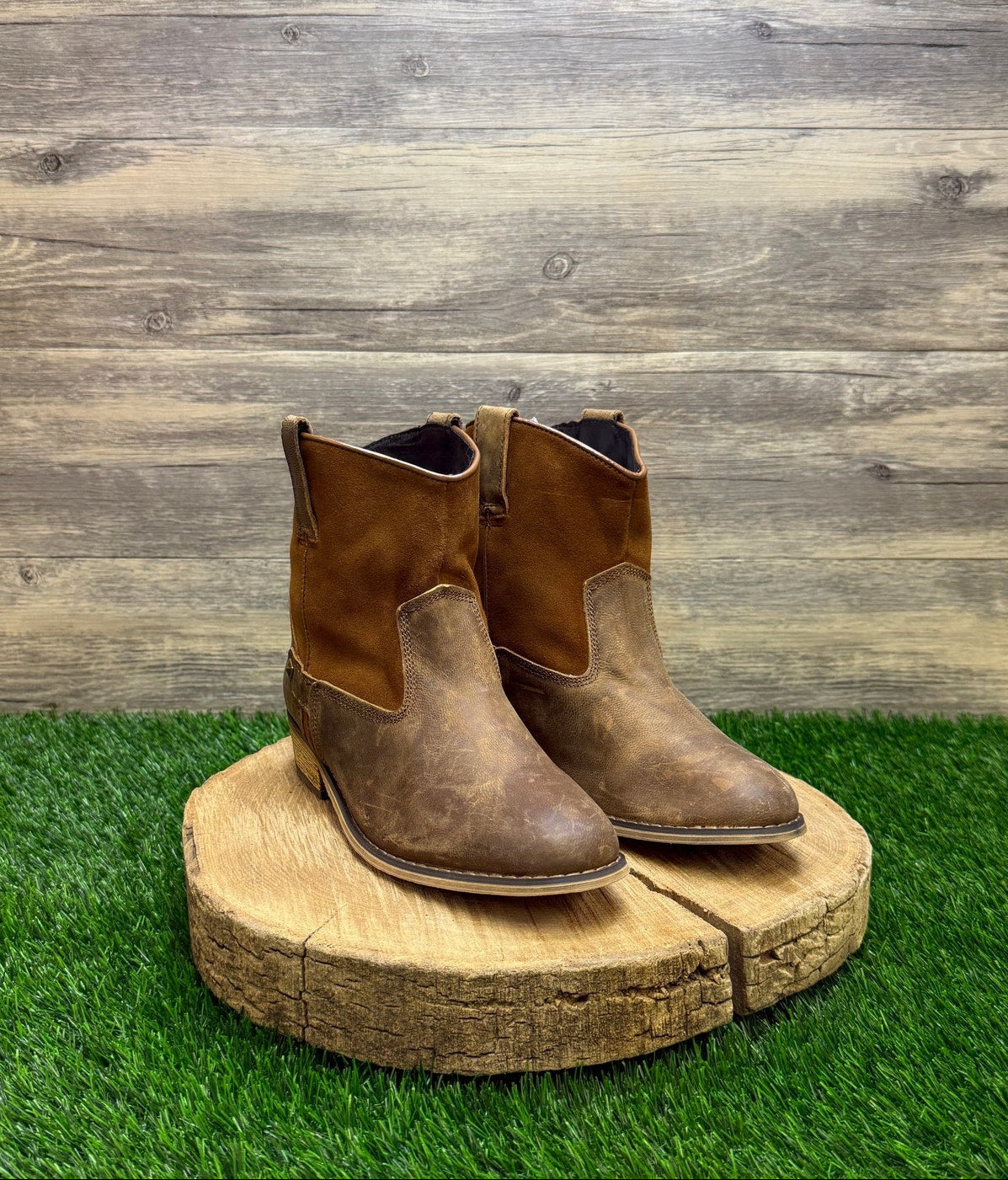 Sterling River Women - Size 8M - Brown/Tan Suede Ankle Boots Style SFW1217