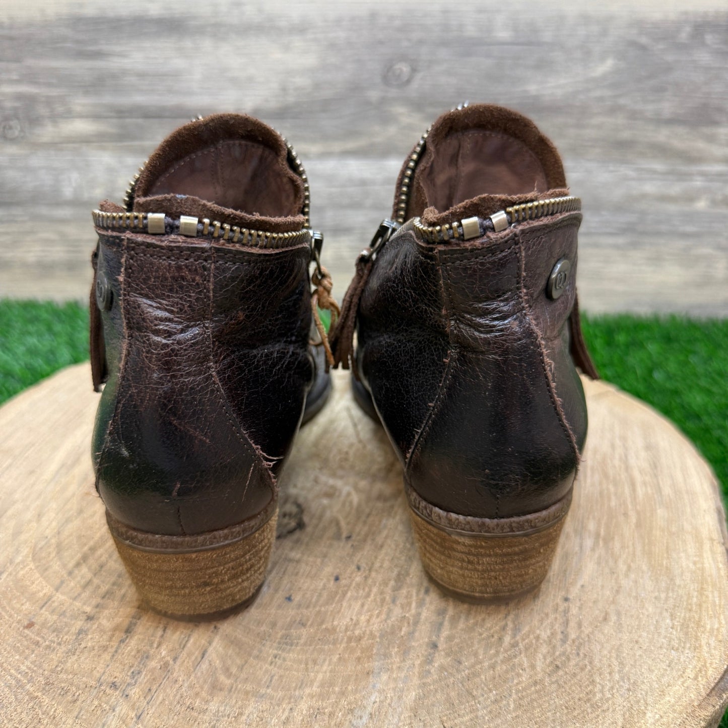 Unknown Women - Size 6.5 - Distressed Brown Portugal Zipper Boots Style 1092