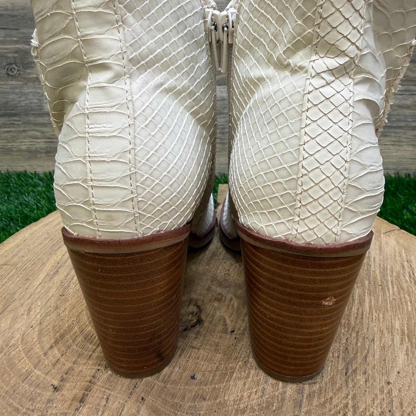 MIA Women - Size 7 - Off White Ankle Faux Leather Zipper Boots MH1385