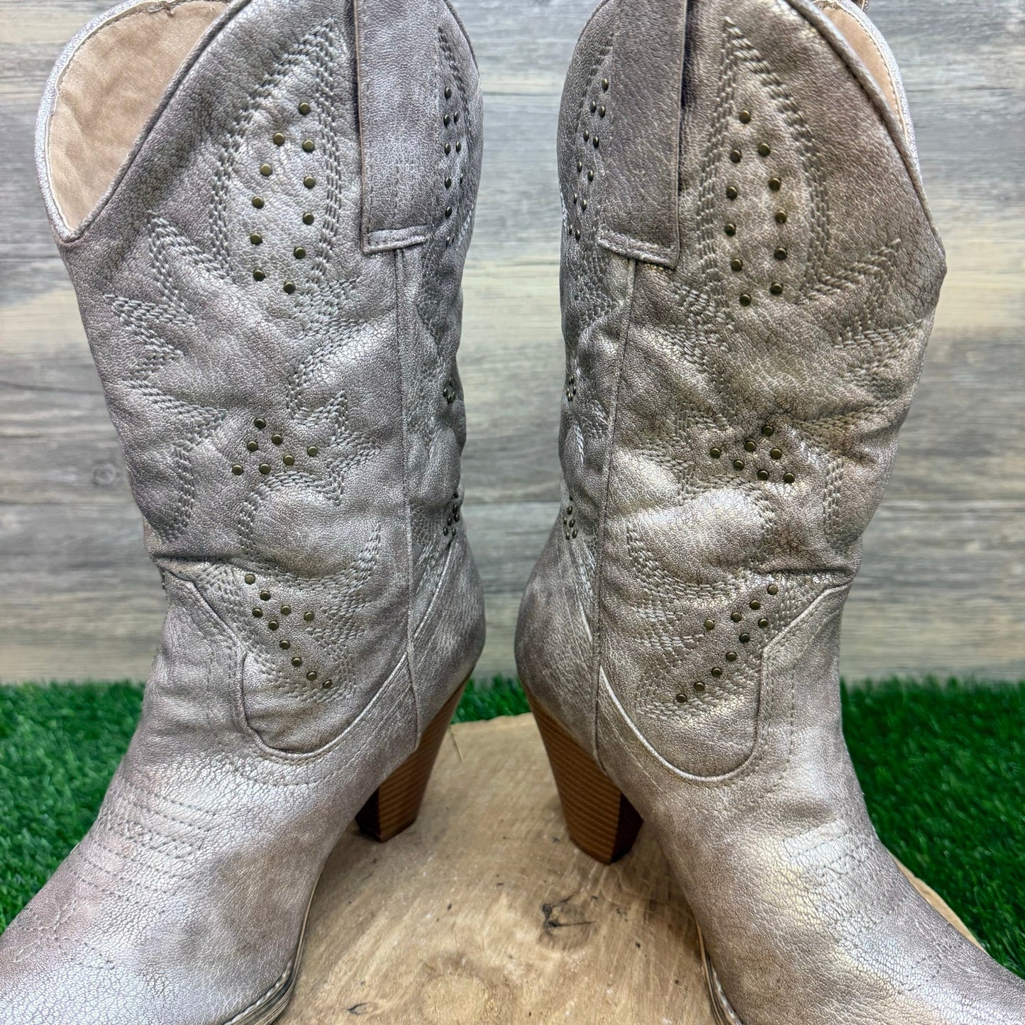Very Volatile Women - Size 8 - Metallic Gray Faux Heeled Cowboy Boots