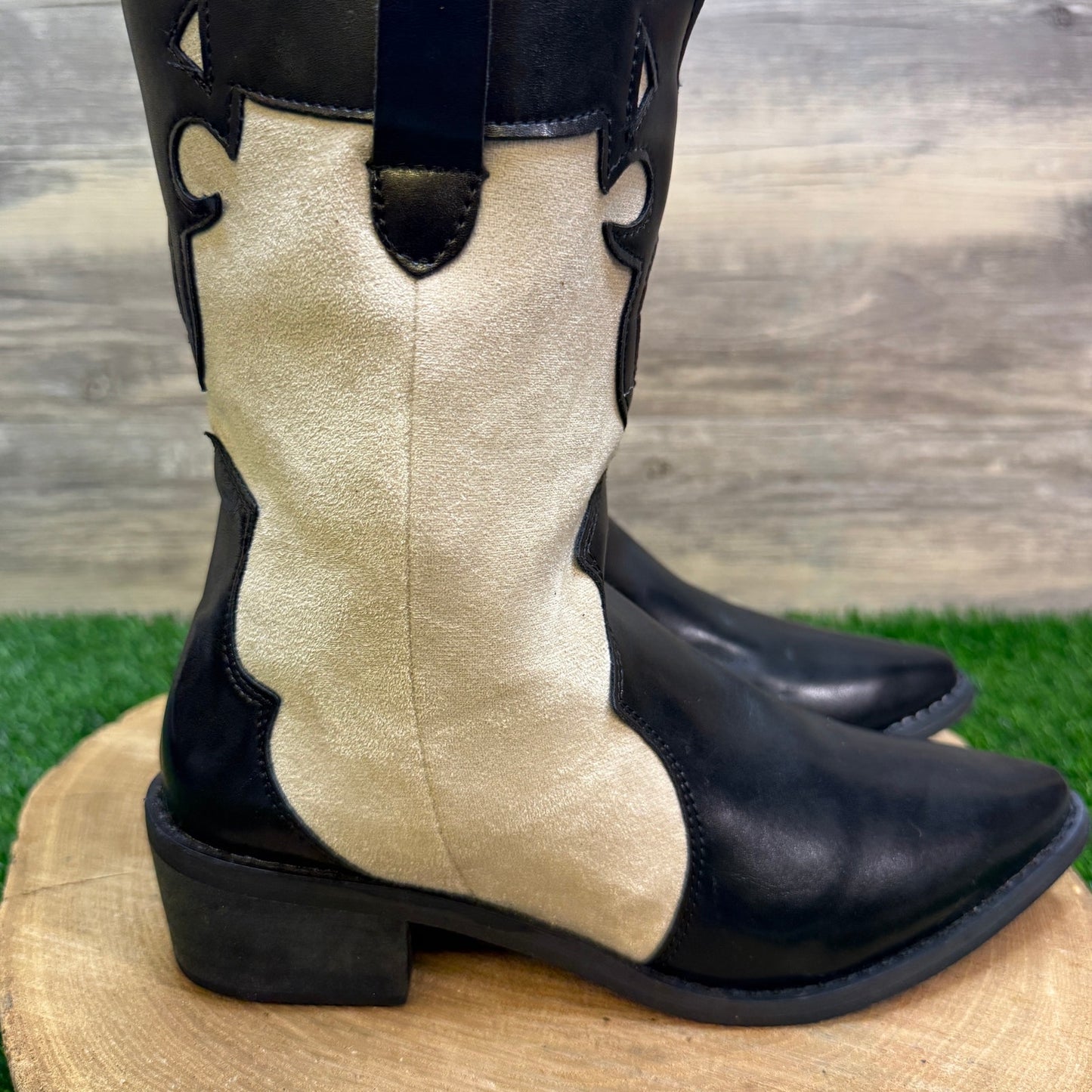 Unknown Women - Size 6 - Black/White Flame Faux Leather Western Cowboy Boots