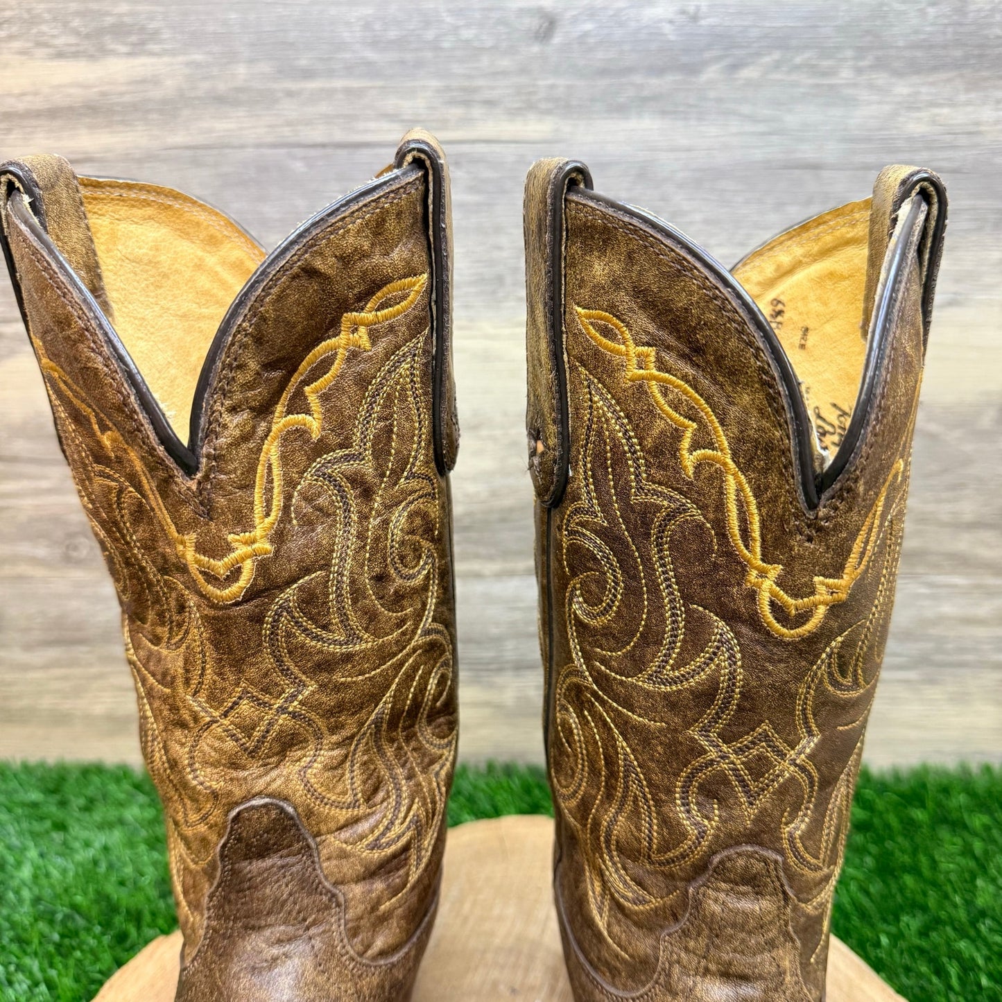Tony Lama Women - Size 6.5B - Distressed Brown Santa Fe Tip Cowboy Boots VF6004