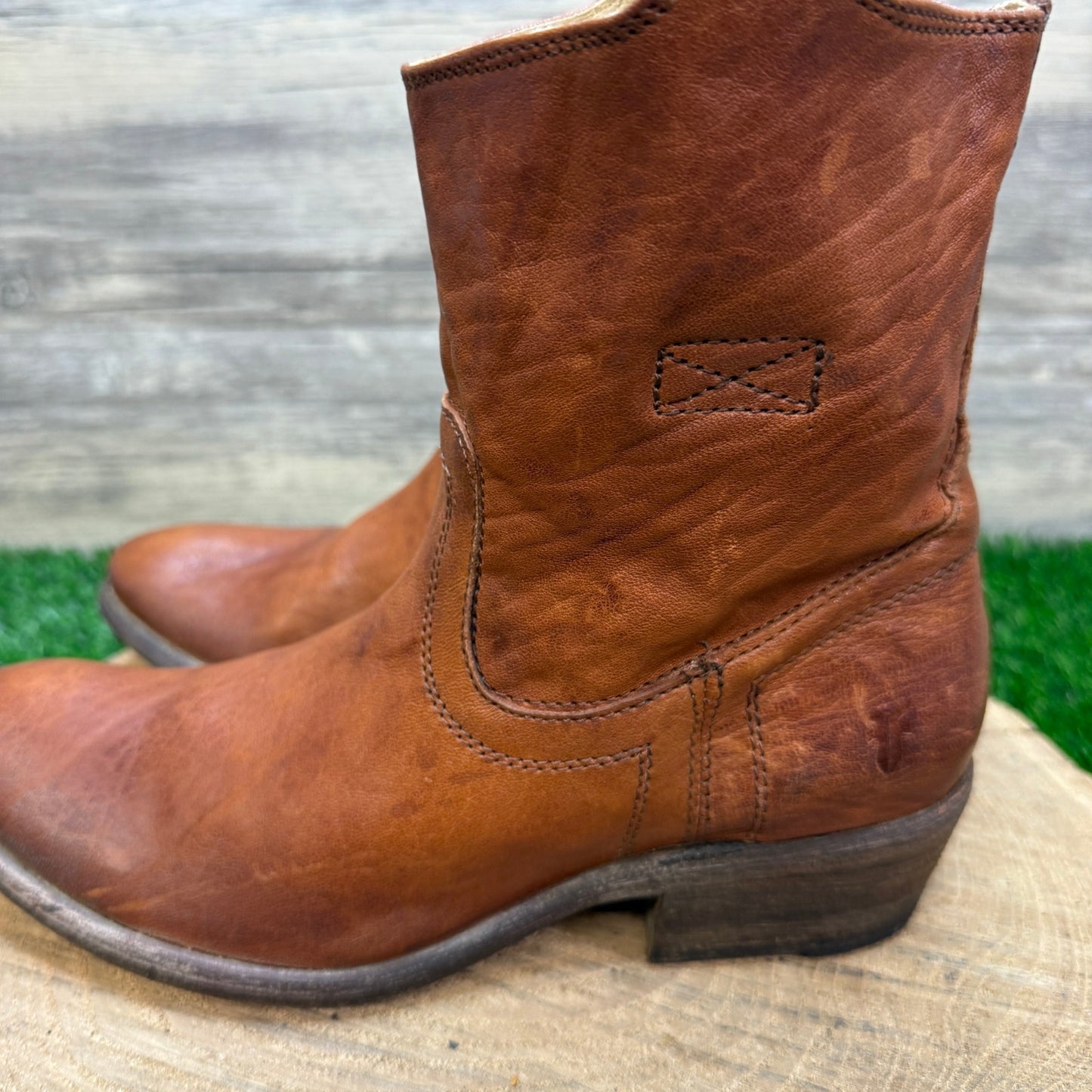 Frye Women - Size 7B - Cognac Carson Tab Ankle Boots Style 76461