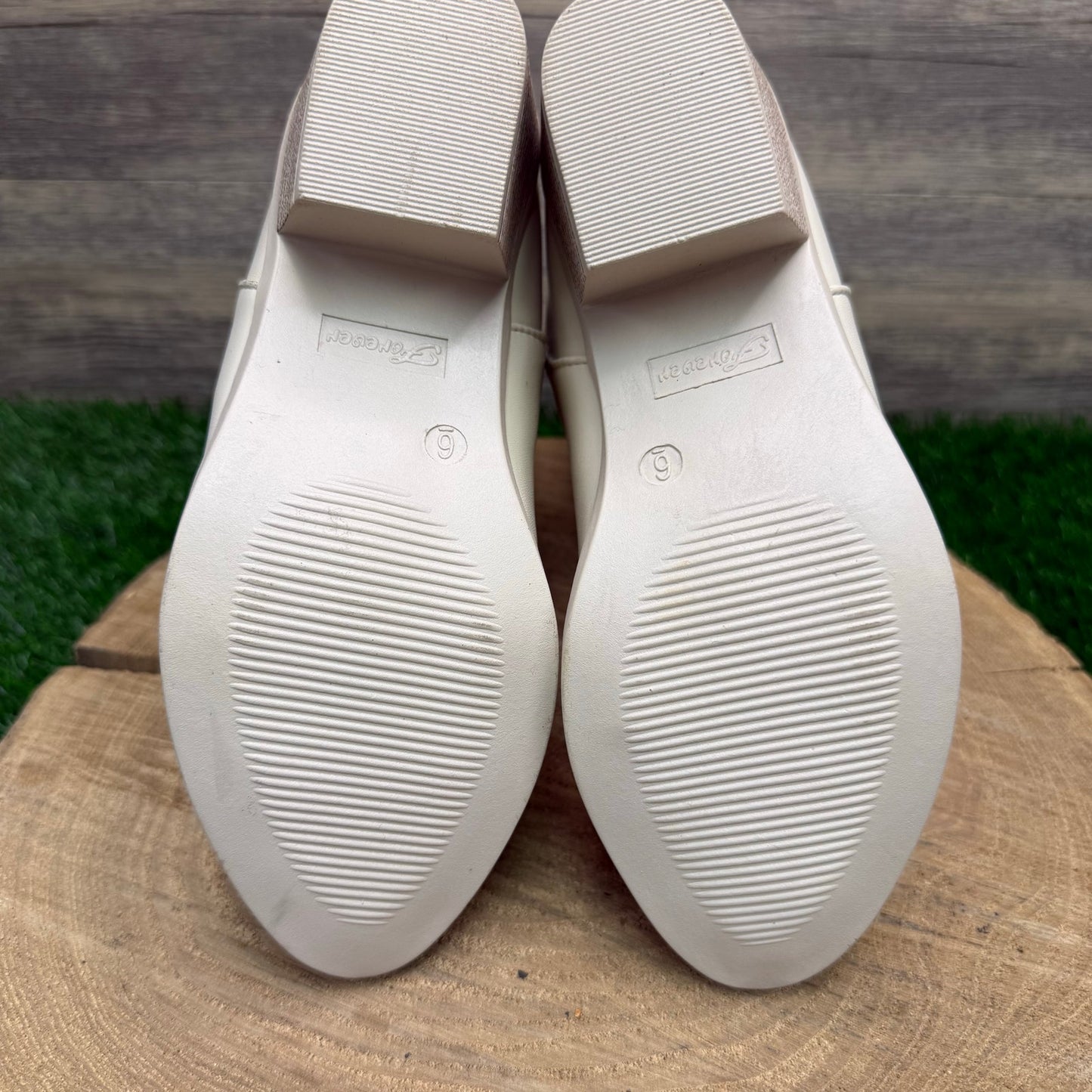 Forever Women - Size 6 - Cream Faux Leather Boots