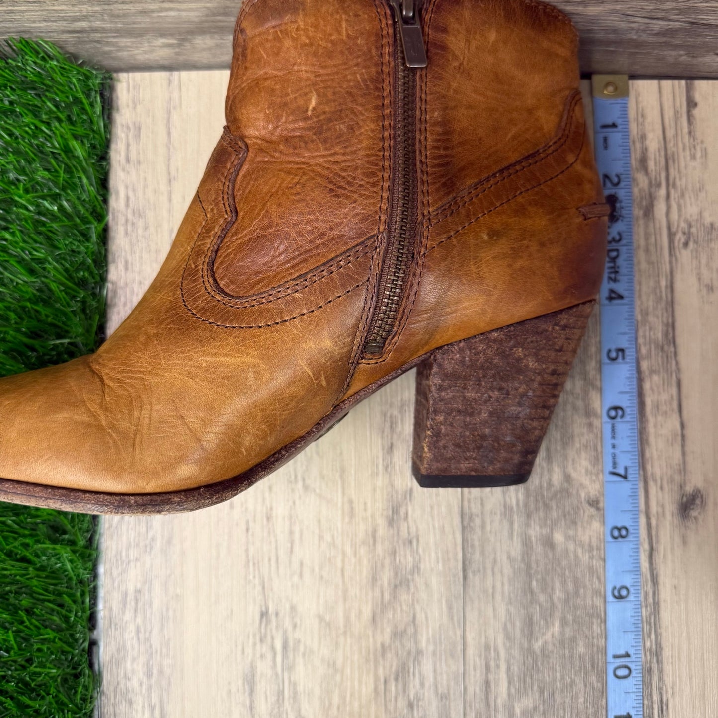 Frye Women - Size 9M - Tan Rene Soft Leather Ankle Zipper Boots Style 3472066