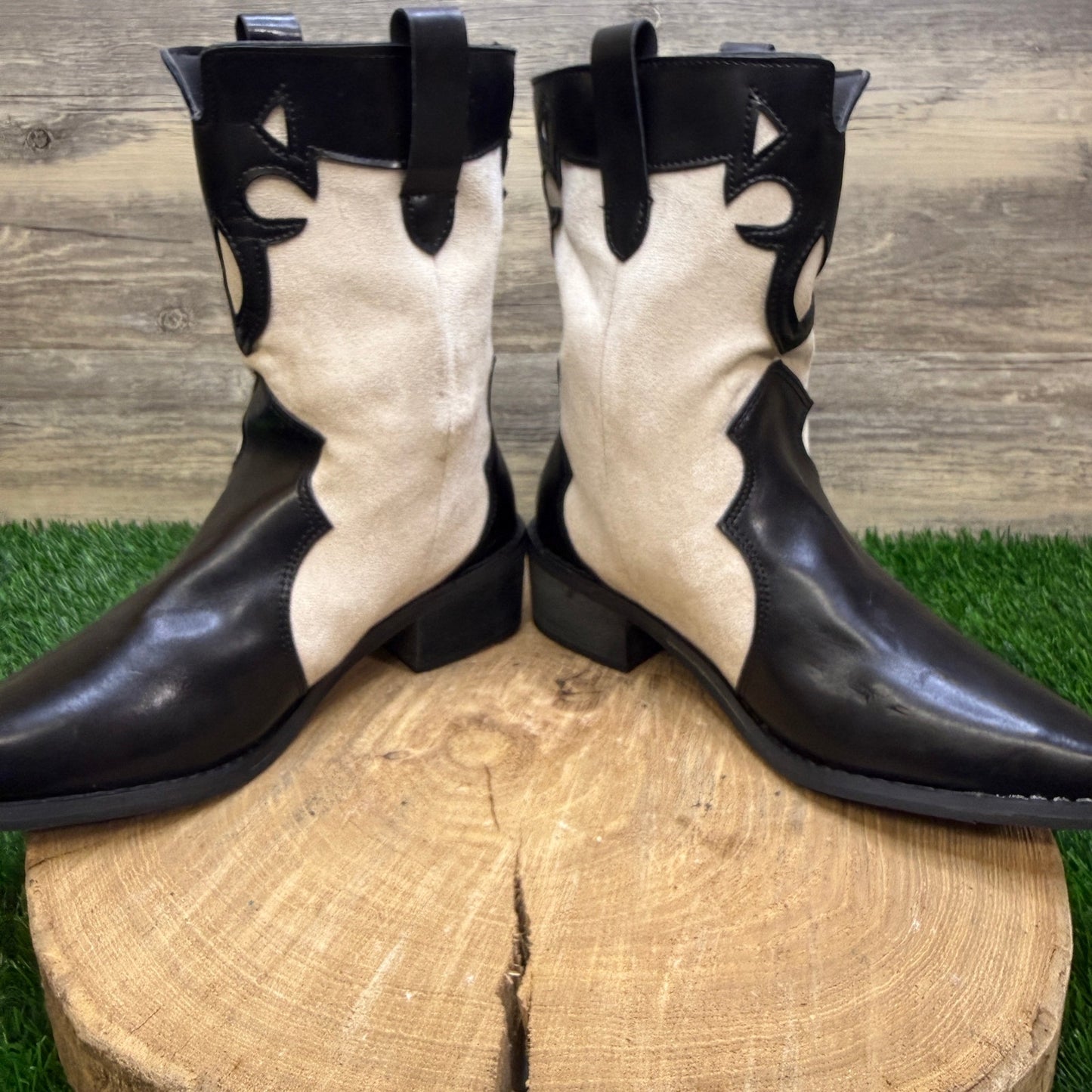 Unknown Women - Size 6 - Black/White Flame Faux Leather Western Cowboy Boots