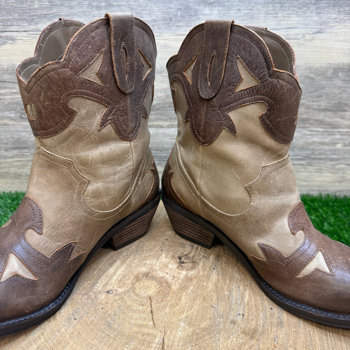 Reba Women - Size 8M - Beige/Brown Ankle Cowboy Boots