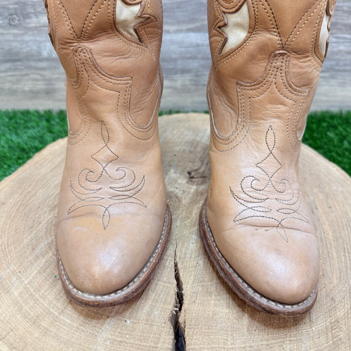 Dingo Women - Size 6M - Vintage Sand Heeled Cutout Western Cowboy Boots 7494