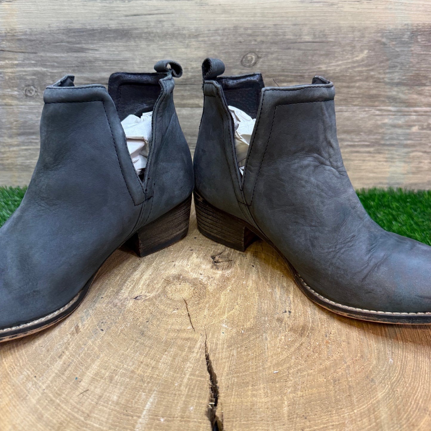 Unknown Women - Size 8.5M - Steel Gray Suede Ankle Boots Style Stop By