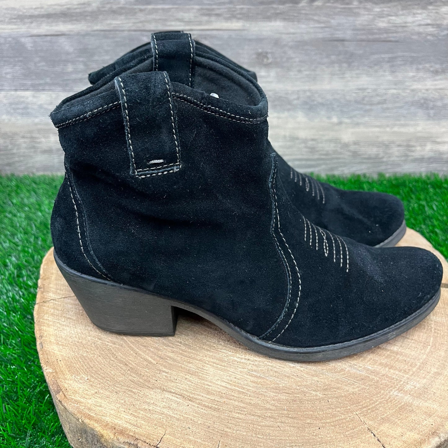 Clarks Women - Size 9 - Black Suede Ankle Boots Style 83452