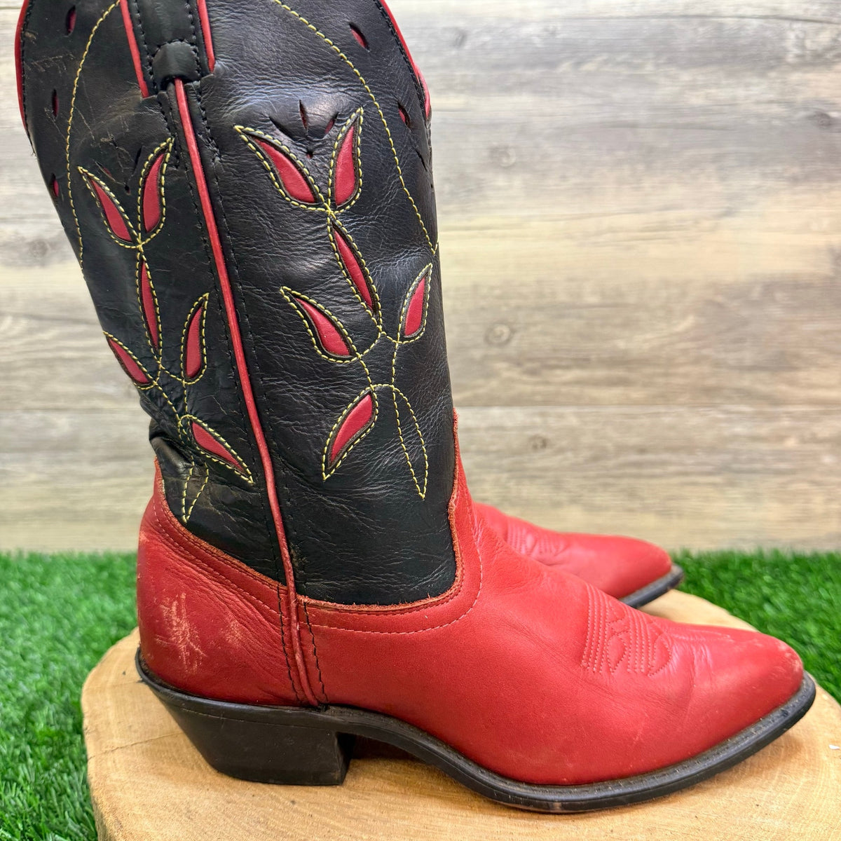 Laredo Women - Size 7M - Vintage Red / Black Flower Western Cowboy Boots