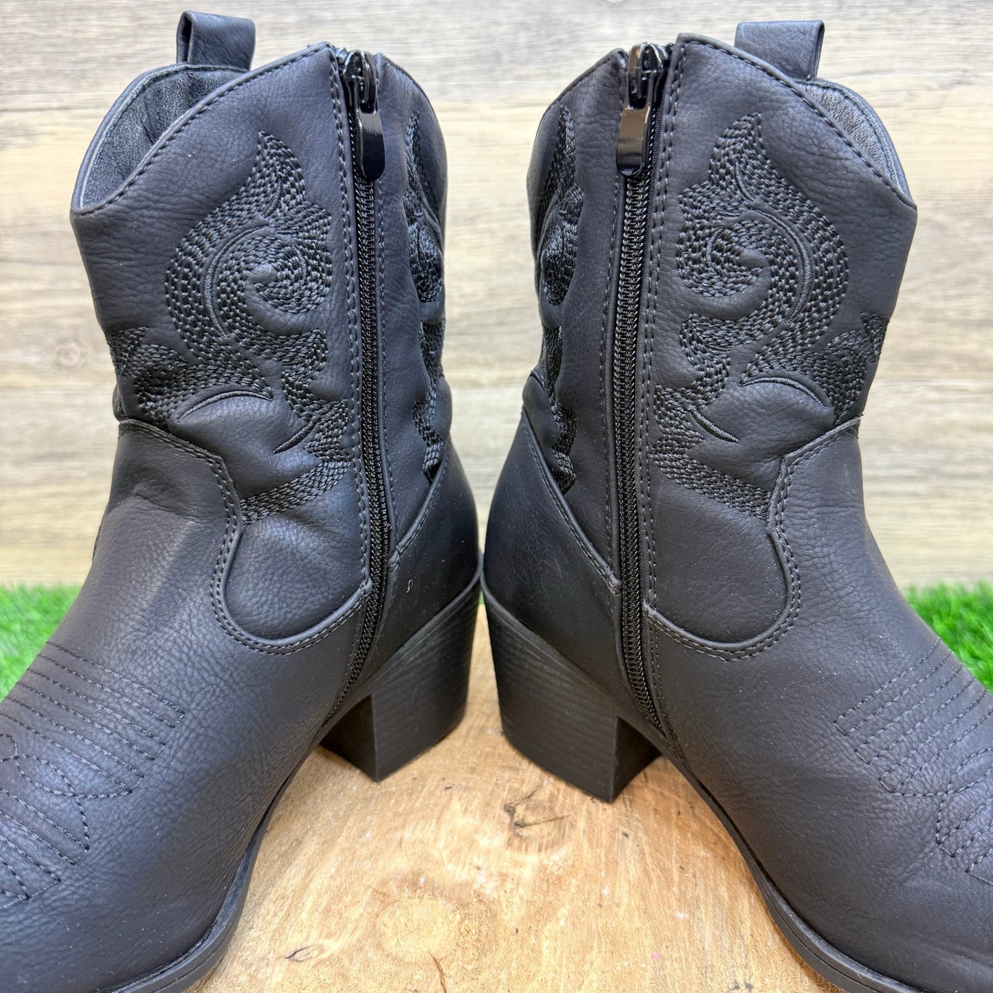 Global Win Women - Size 6.5 - Black Faux Leather Ankle Boots 19YY16