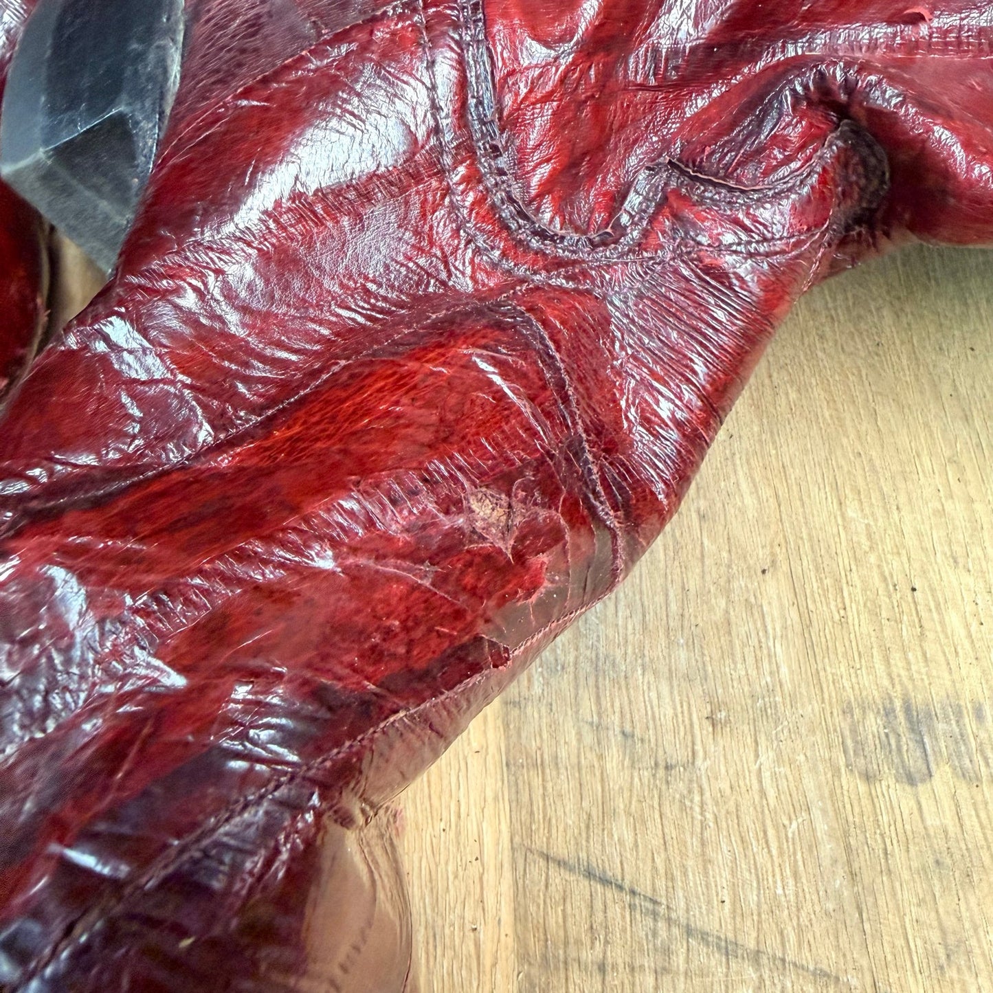 Justin Men - Size 9D - Red Glossy Eel Skin Cowboy Boots J31180
