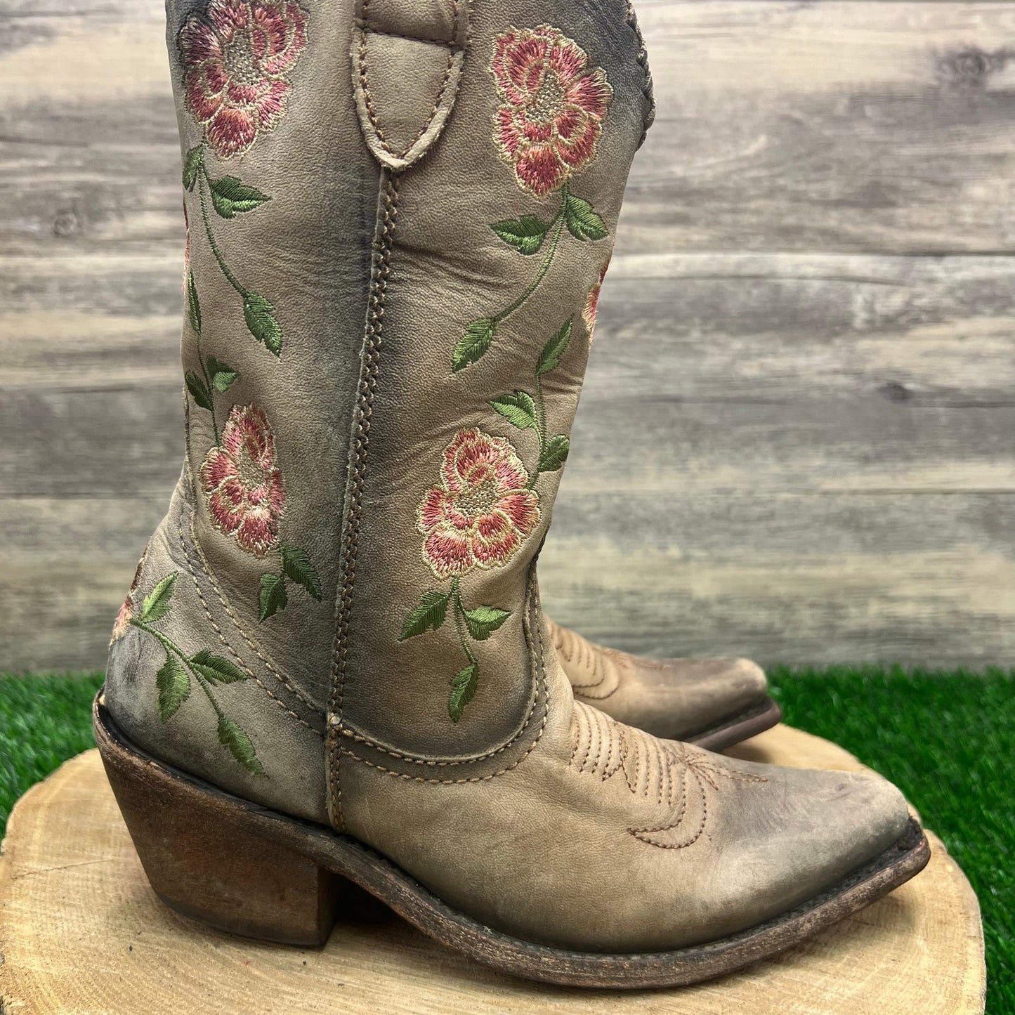 Liberty Black Women - Size 6 - Distressed Brown Nina Rose Cowboy Boots