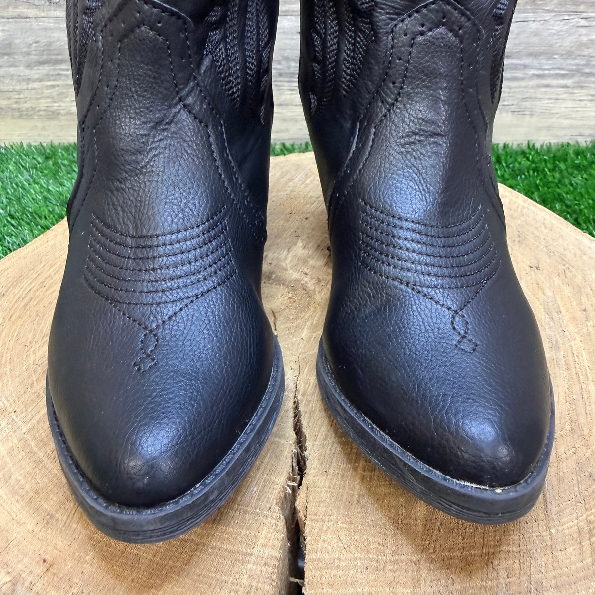 True Craft Women - Size 6.5M - Black Faux Leather Cowboy Boots Style Tammi