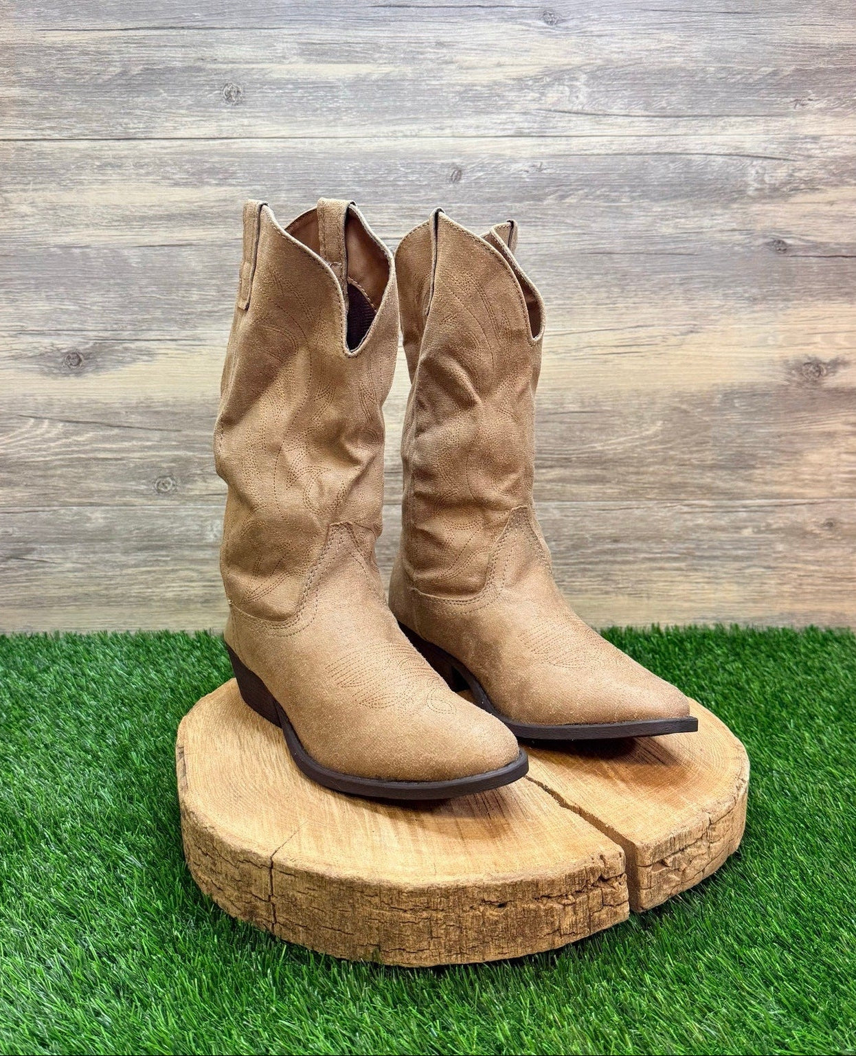 Rampage Women - Size 8M - Beige Soft Faux Suede Cowboy Boots Walden