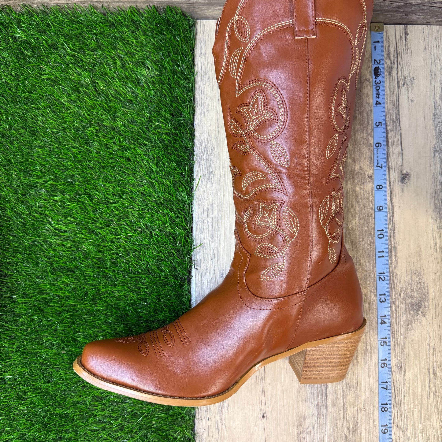 Unknown Men - Size 12 - Tan Faux Leather Snip Toe Cowboy Boots