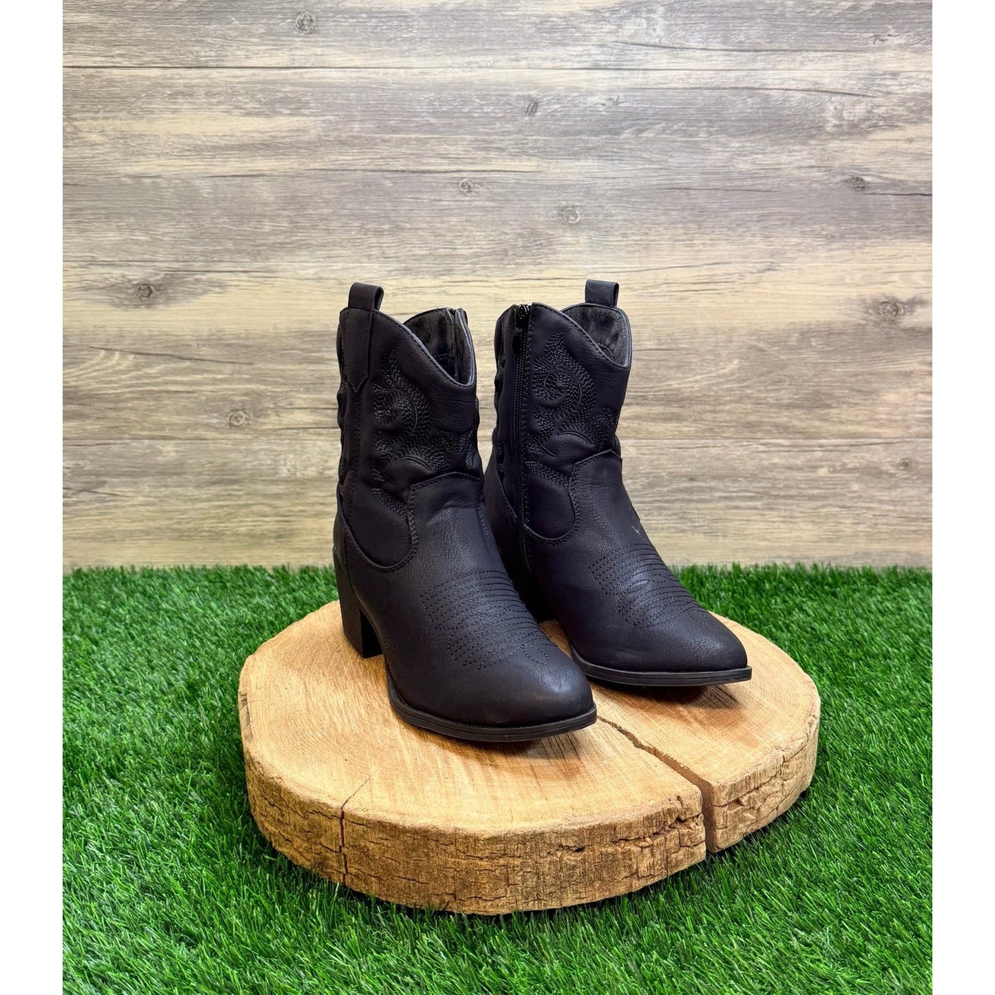 Global Win Women - Size 6.5 - Black Faux Leather Ankle Boots 19YY16