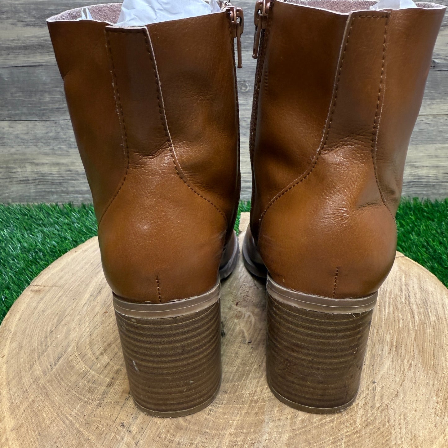 Universal Thread Women - Size 8.5 - Brown Faux Leather Ankle Zipper Boots 17730
