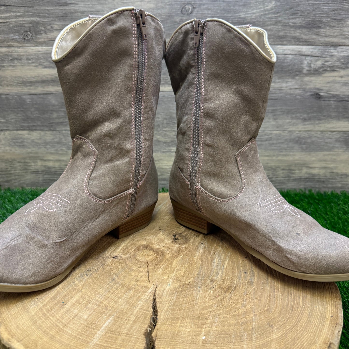 Magellan Youth - Size 5D - Beige/Pink Faux Leather Zipper Boots Style 172984