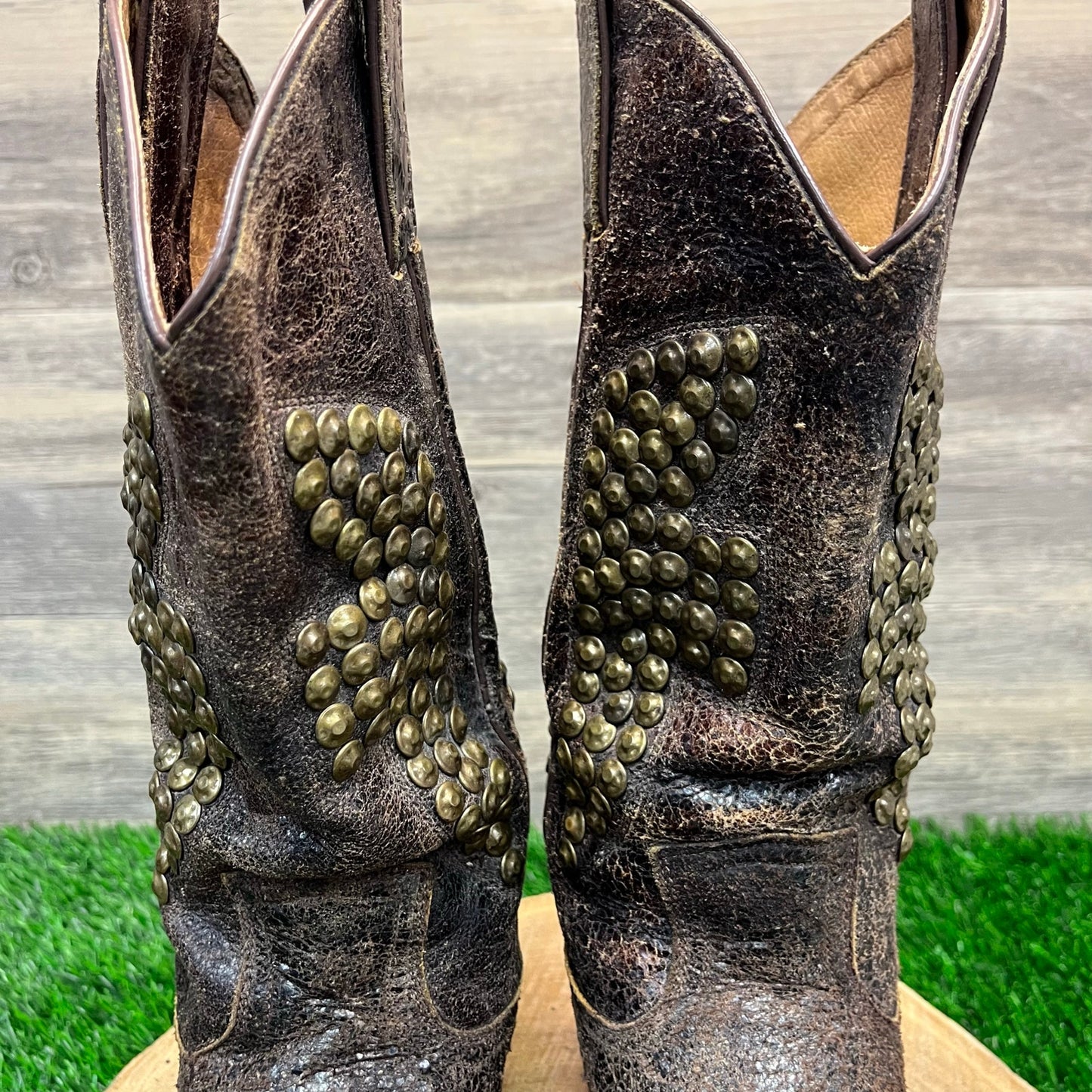 Frye Women - Size 8B - Distressed Brown Hammered Studded Cowboy Boots 77587