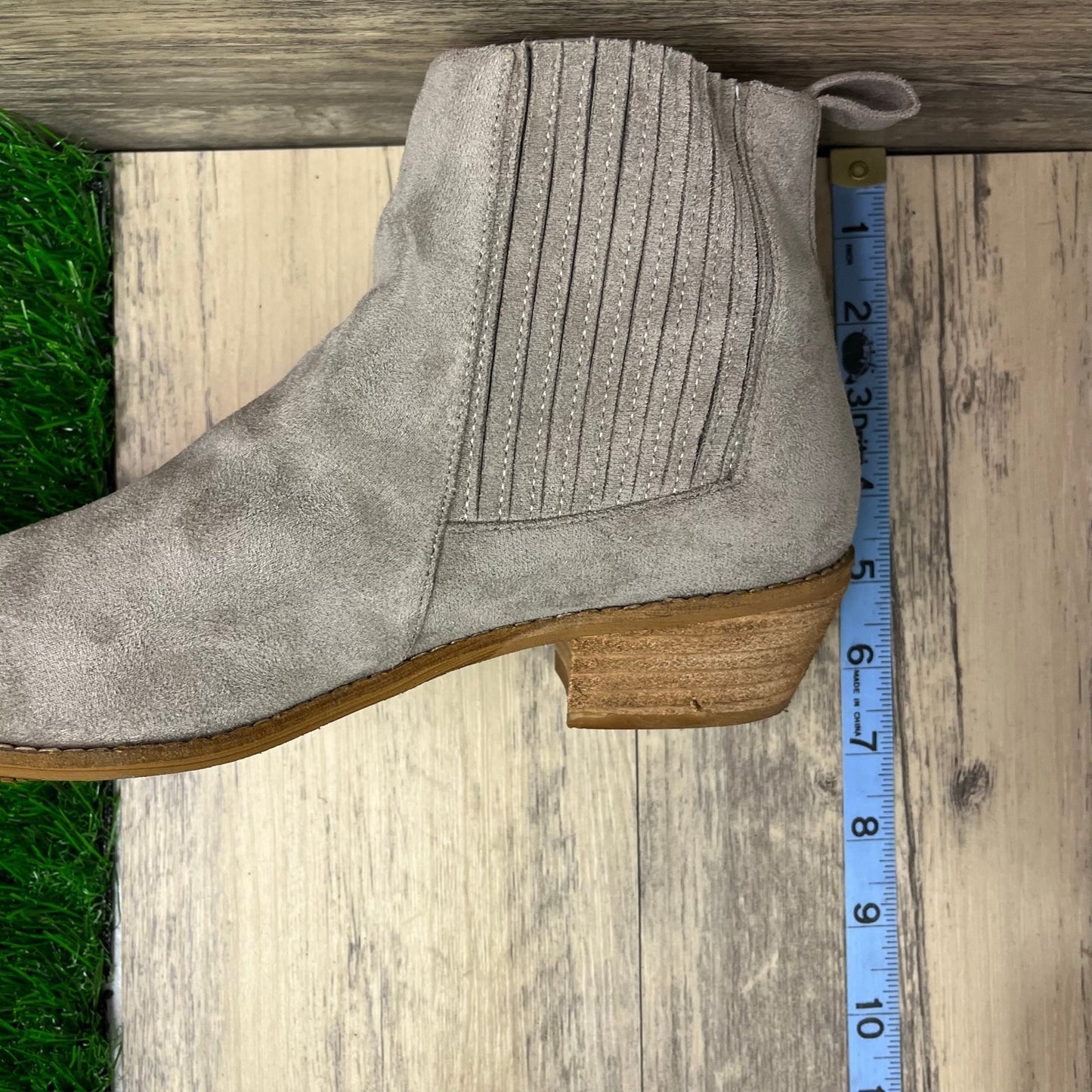 Beast Women - Size 8.5 - Light Gray Faux Suede Ankle Boots