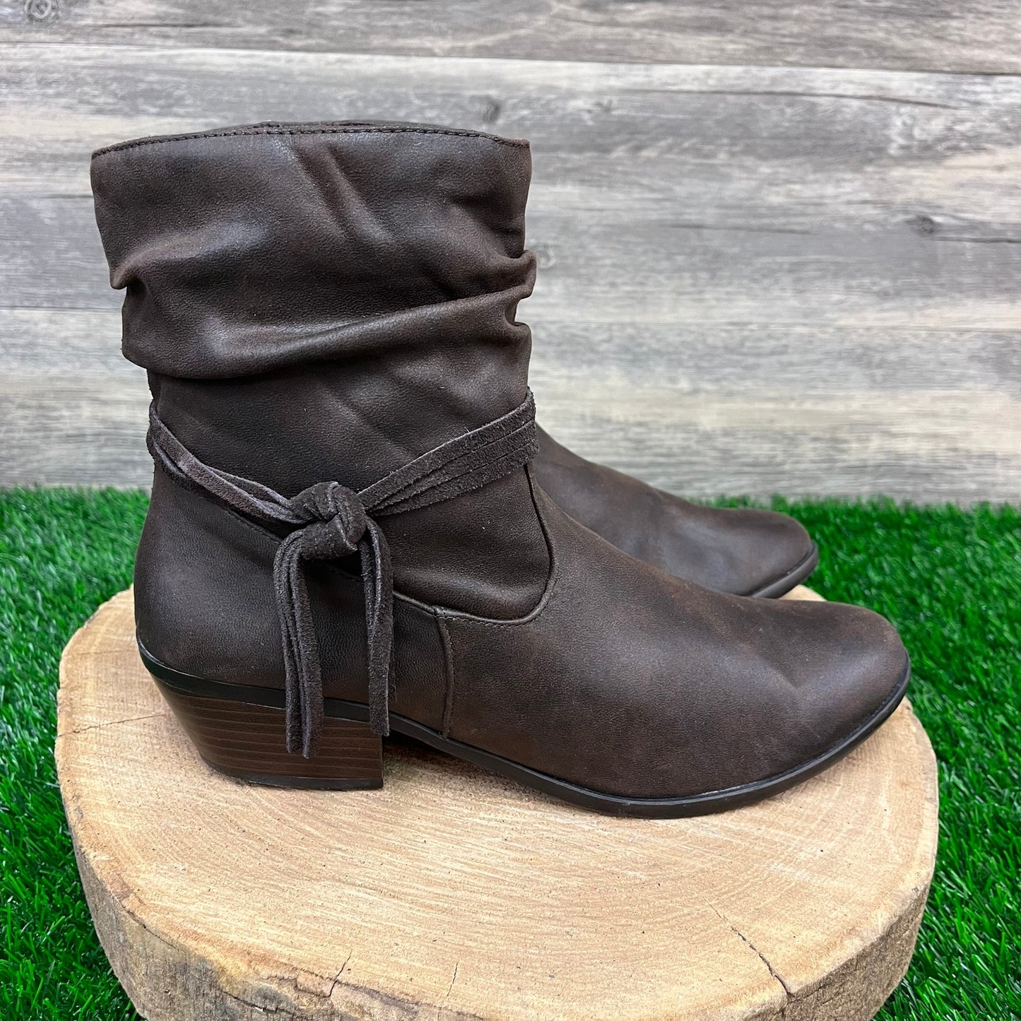 Wear Ever Women - Size 10M - Brown Ankle Zipper Boots