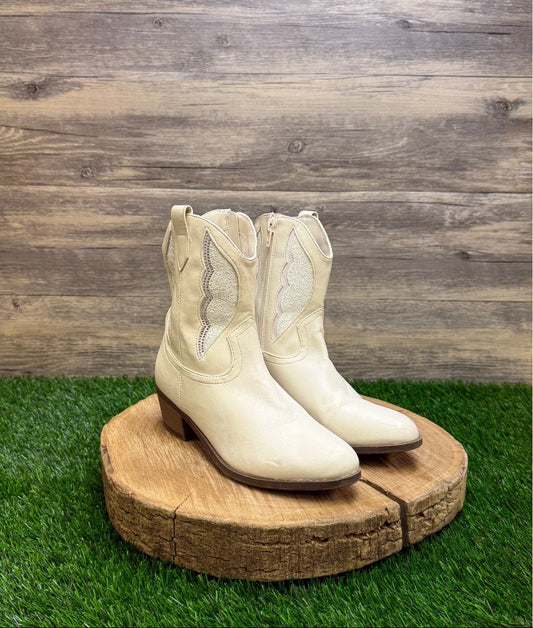 Madden NYC Youth - Size 4 - Cream Ankle Zipper Faux Leather Boots Sintetico
