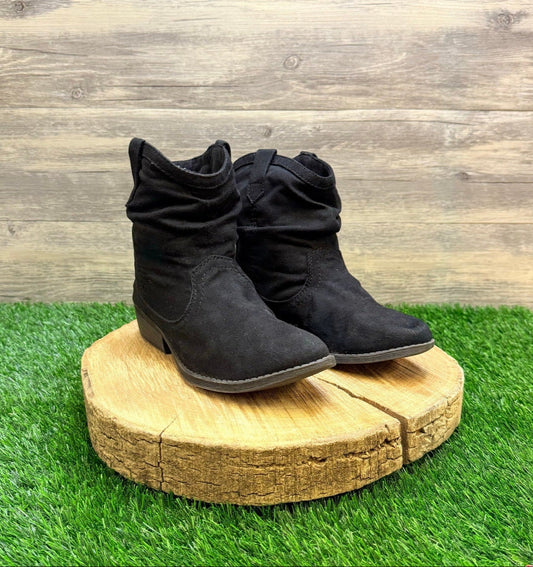 Trend Report Women - Size 8 - Black Faux Suede Ankle Boots 4895