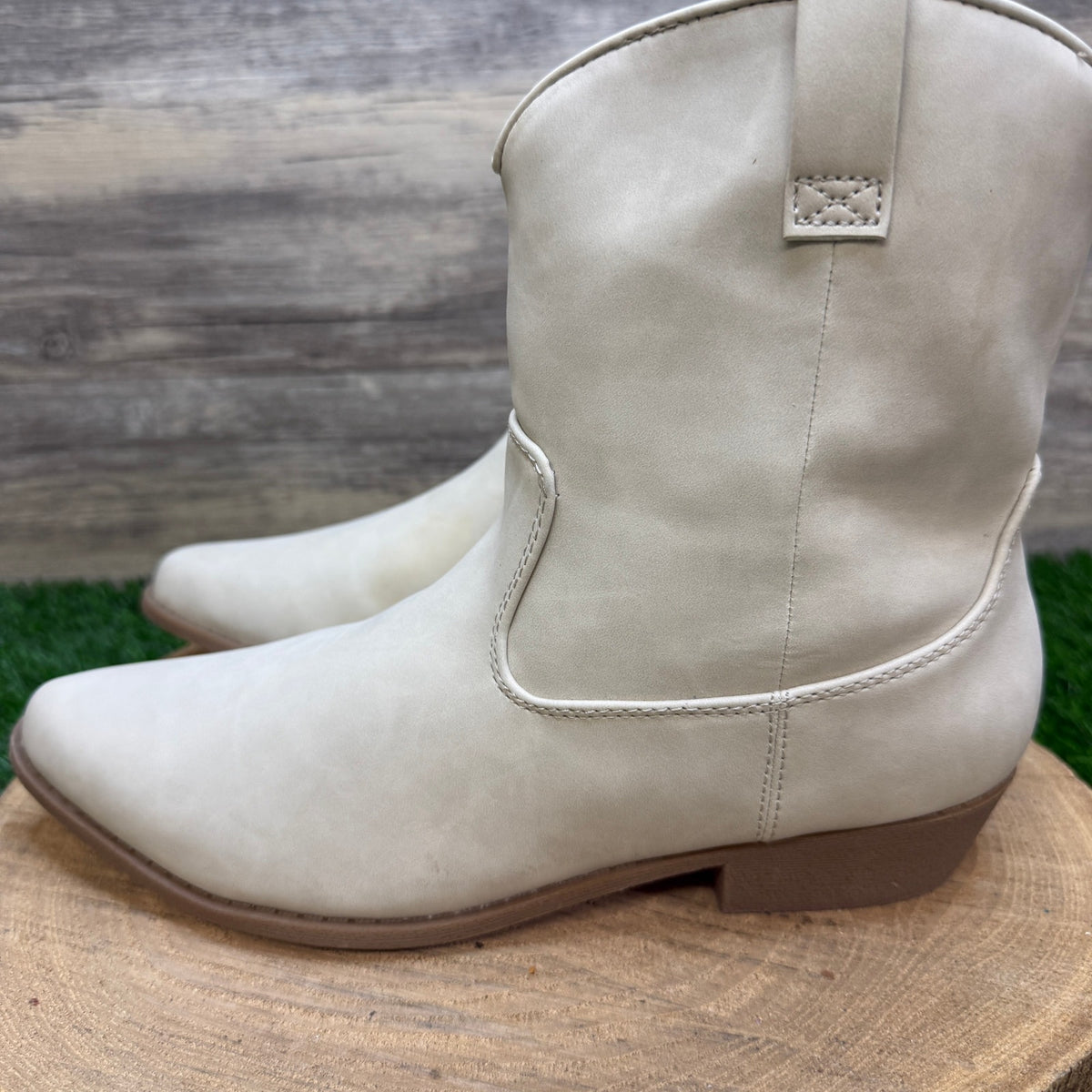 Arizona Jean Co. Women - Size 10M - Cream Faux Leather Ankle Boots Style Meyer
