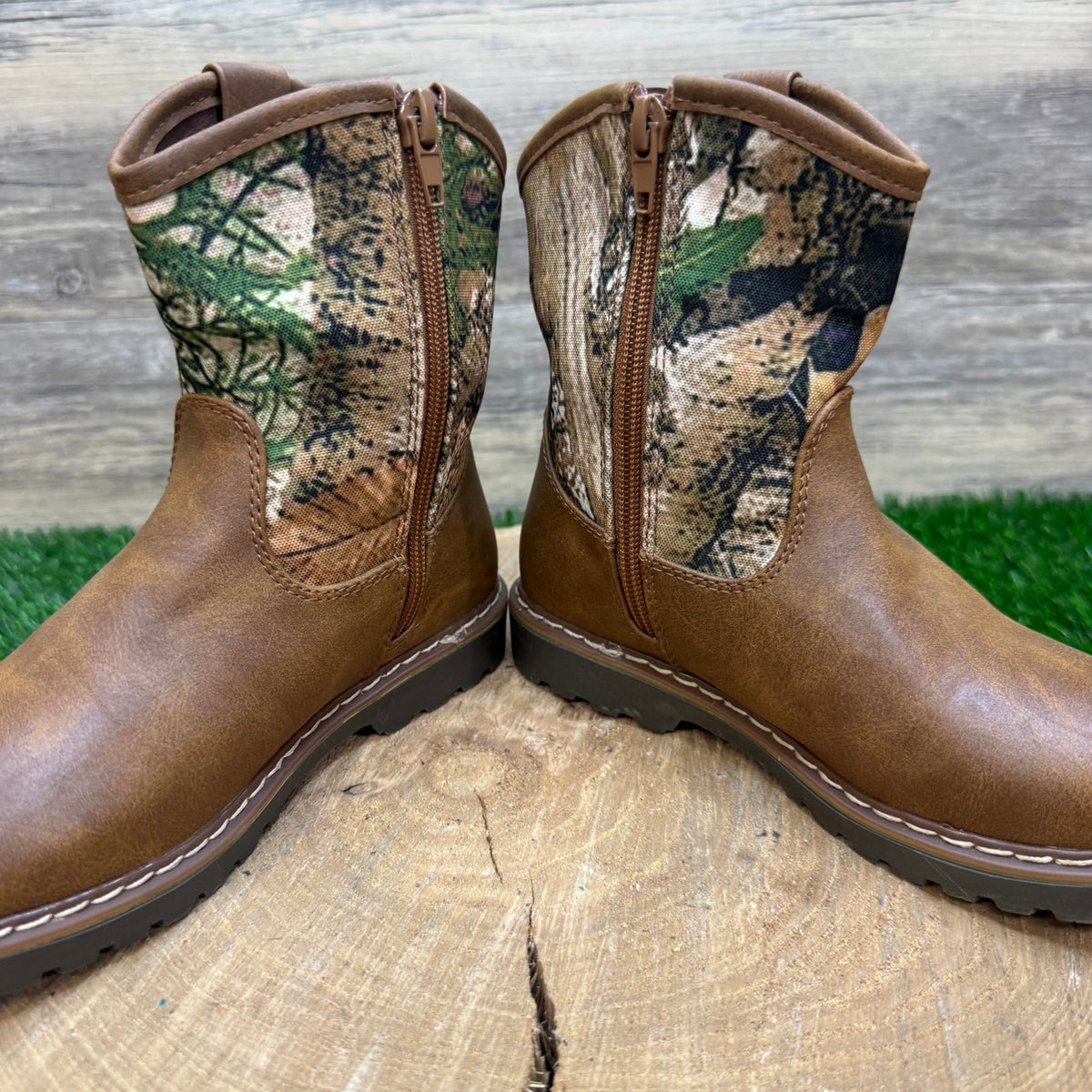 Mountain Creek Youth - Size 13M - Brown Camo Zipper Boots
