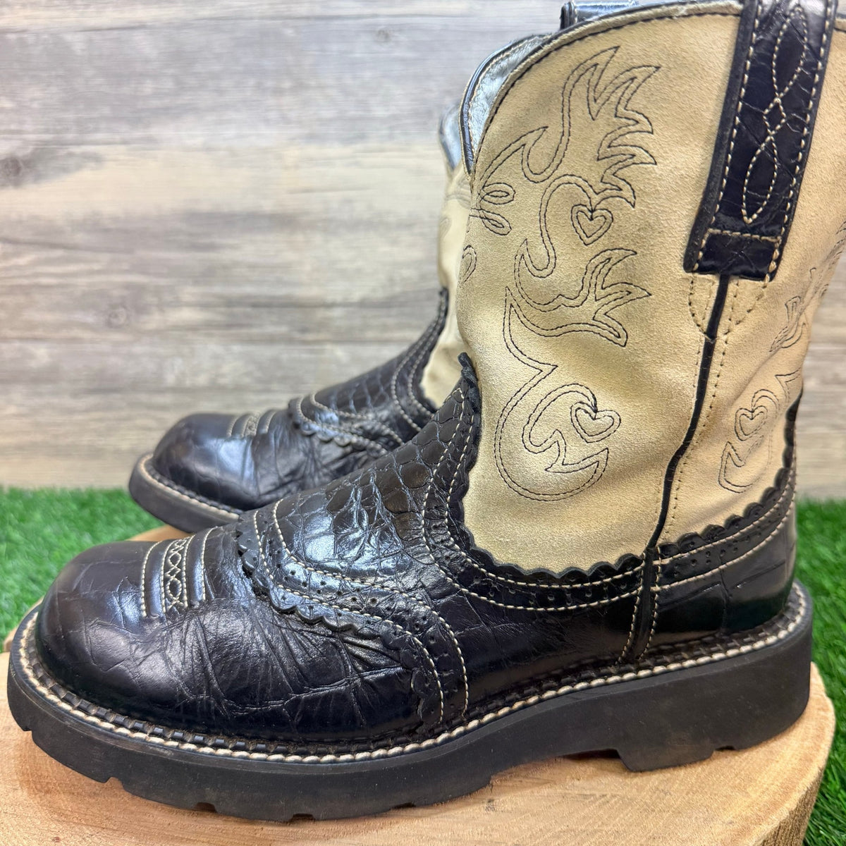 Ariat Women - Size 10B - Cream / Black Gator Print Fatbaby Cowboy Boots 14820