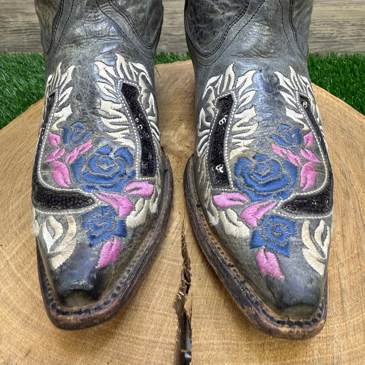 Corral Women - Size 8M - Gray Horseshoe Rose Snip Toe Cowboy Boots Style R2523