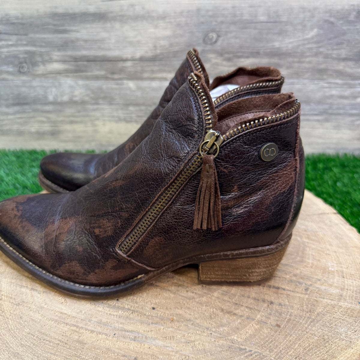 Unknown Women - Size 6.5 - Distressed Brown Portugal Zipper Boots Style 1092