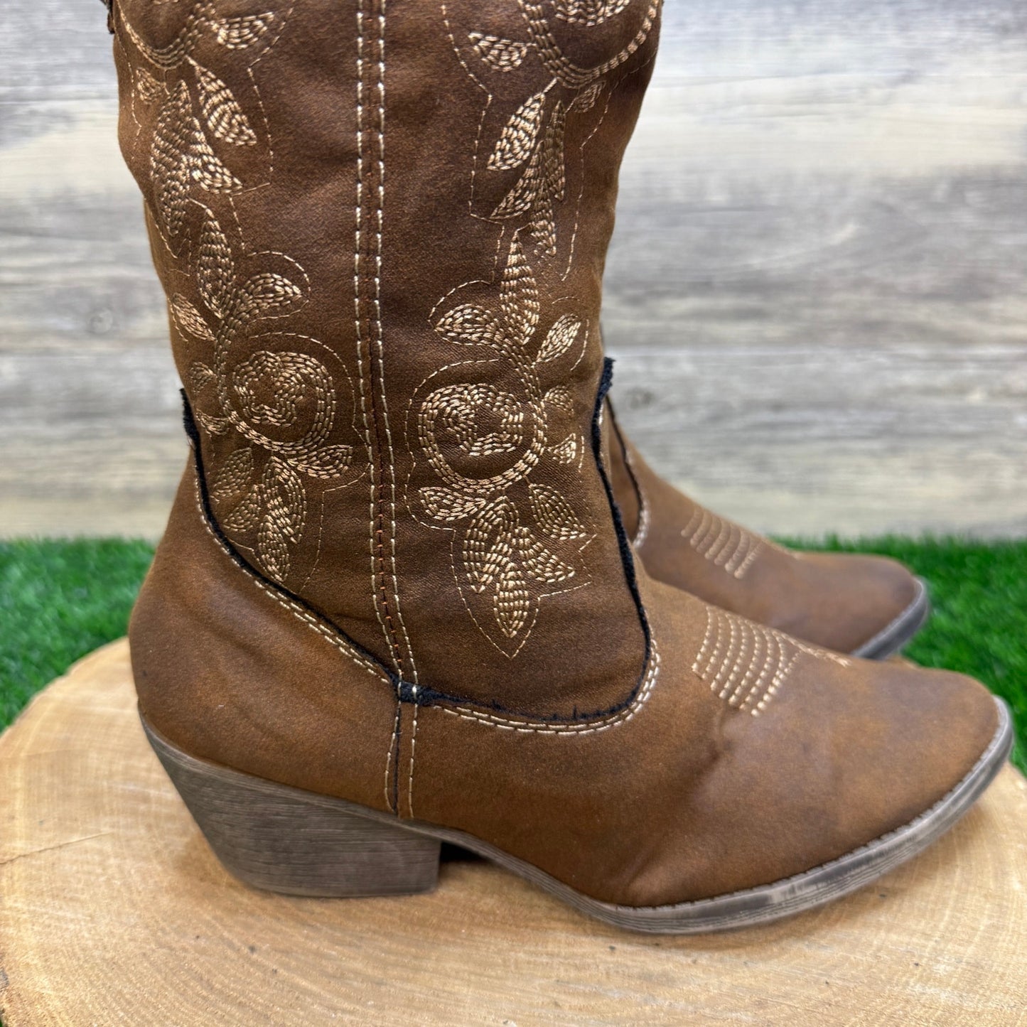 Rampage Women - Size 7.5M - Brown Soft Faux Suede Cowboy Boots 429105