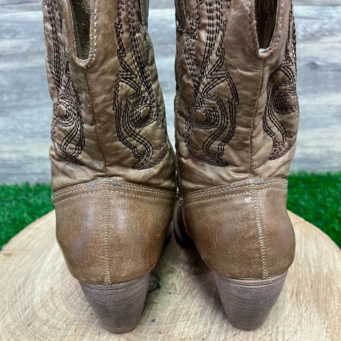 Coconuts Women - Size 6M - Tan Soft Faux Leather Boots Style Austin